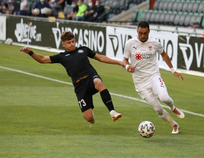 Avrupa Konfederasyon Ligi: Petrocub: 0 - Sivasspor: 1 (İ̇lk Yarı)