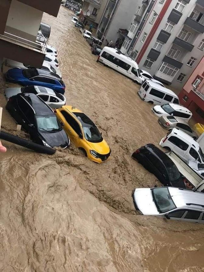 Sel Sonrası Göle Dönen Artvin’in Arhavi İlçe Merkezi Havadan Görüntülendi