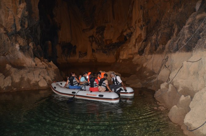 Botlarla Girip Milyonlarca Yıl Öncesine Gidiyorlar