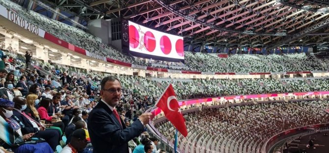 Bakan Kasapoğlu, Tokyo Olimpiyatları’nın Açılışına Katıldı