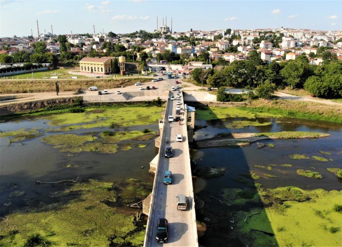 Edirne’de Seviyesi Düşen Nehirlerde Adacıklar Oluştu