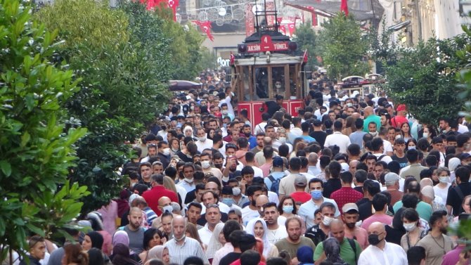 Bayramın Son Gününde Taksim’de Yoğunluk Oluştu