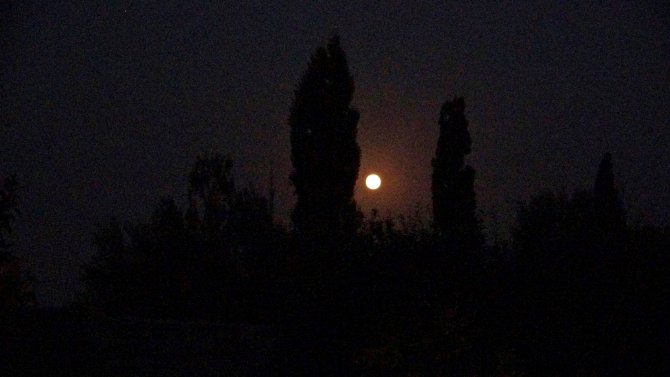 Yüksekova’da Dolunay Manzarası