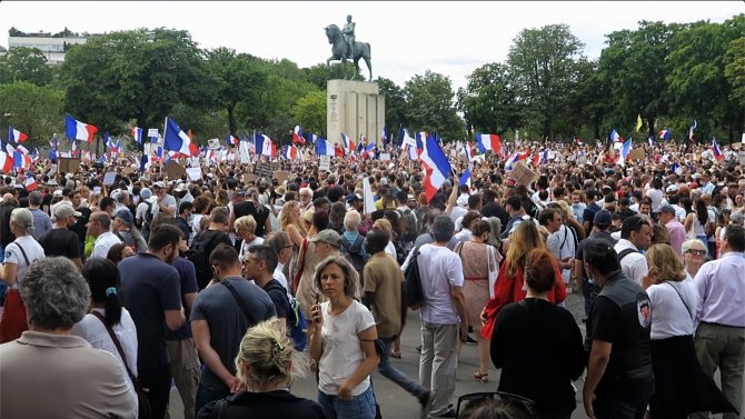 Fransa’da Aşı Karşıtı Protestolar Devam Ediyor