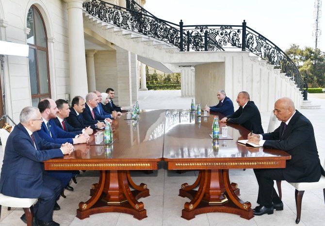 Azerbaycan Cumhurbaşkanı Aliyev, Ak Parti Genel Başkanvekili Kurtulmuş’u Kabul Etti