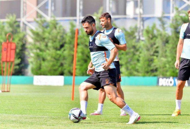 Başakşehir’de Yeni Sezon Hazırlıkları Sürüyor