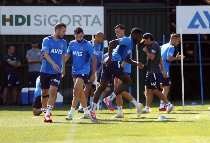 Fenerbahçe’de Serdar Aziz, Sinan Gümüş Ve Mesut Özil Takımla Çalıştı