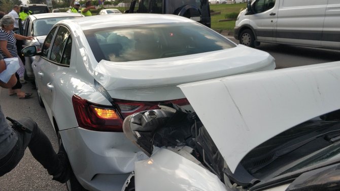Samsun’da 4 Aracın Karıştığı Zincirleme Kazada 1 Polis Yaralandı