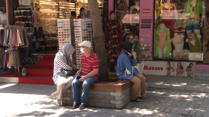 İ̇stanbul’da Sıcak Havalar Vatandaşı Bunaltmaya Devam Ediyor