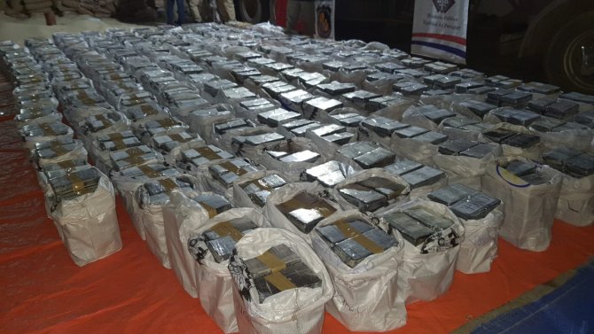 Paraguay’da Şeker Çuvallarının İçine Gizlenmiş 3 Bin 416 Kilo Kokain Ele Geçirildi