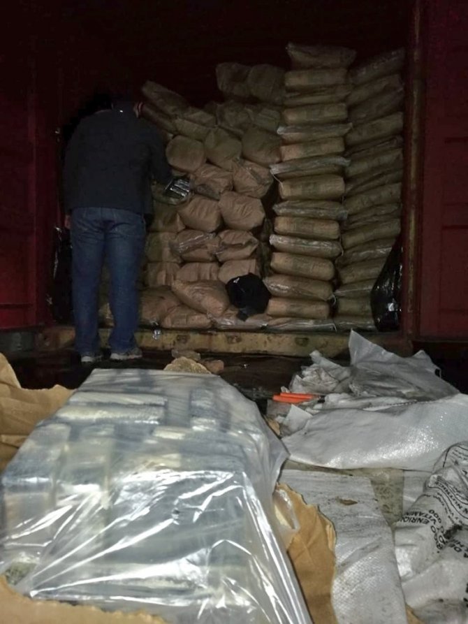 Paraguay’da Şeker Çuvallarının İçine Gizlenmiş 3 Bin 416 Kilo Kokain Ele Geçirildi