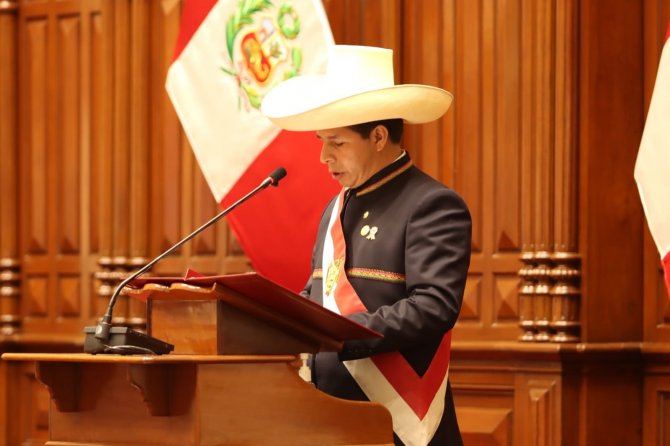 Peru’da Pedro Castillo Devlet Başkanı Olarak Yemin Etti