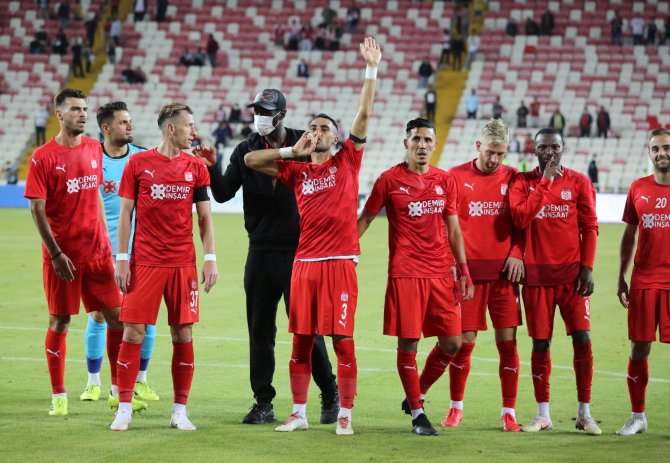 Sivasspor’da Maç Sonu Büyük Sevinç