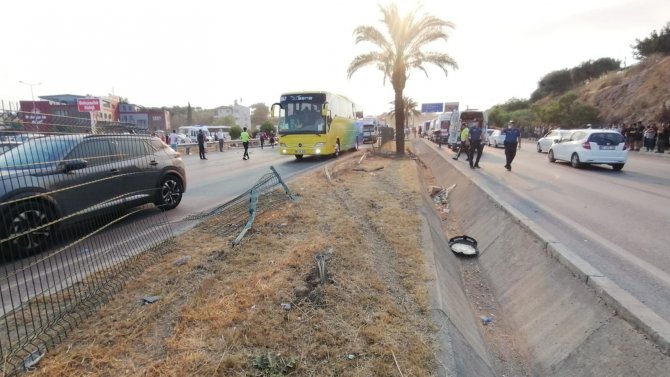 Havaalanına Giden Otobüs Takla Attı: 3 Ölü, 5 Yaralı (1)
