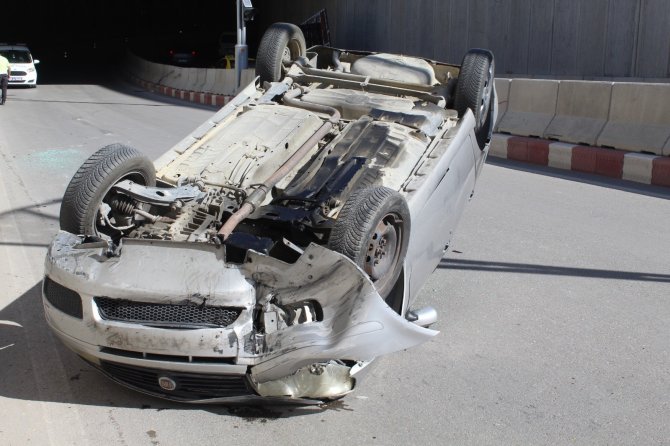 Otomobil Alt Geçide Girdiği Esnada Takla Attı, Sürücü Yaralandı