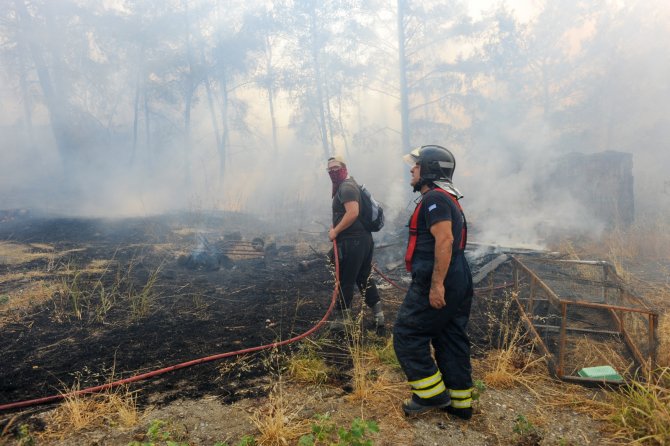 Rodos Adası Orman Yangını Nedeniyle Elektriksiz Ve Susuz Kaldı