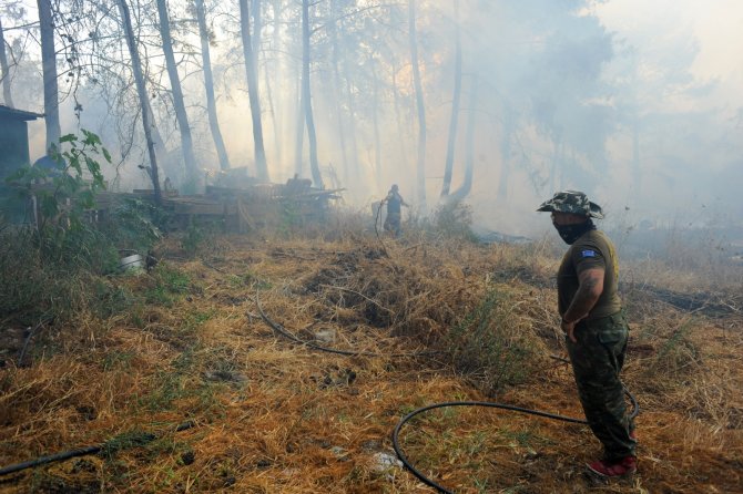 Rodos Adası Orman Yangını Nedeniyle Elektriksiz Ve Susuz Kaldı