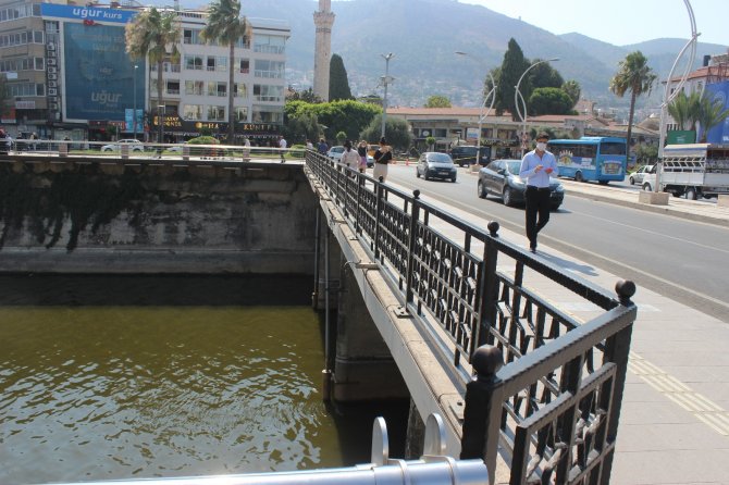 Asi Nehri’nde Balık Ölümleri