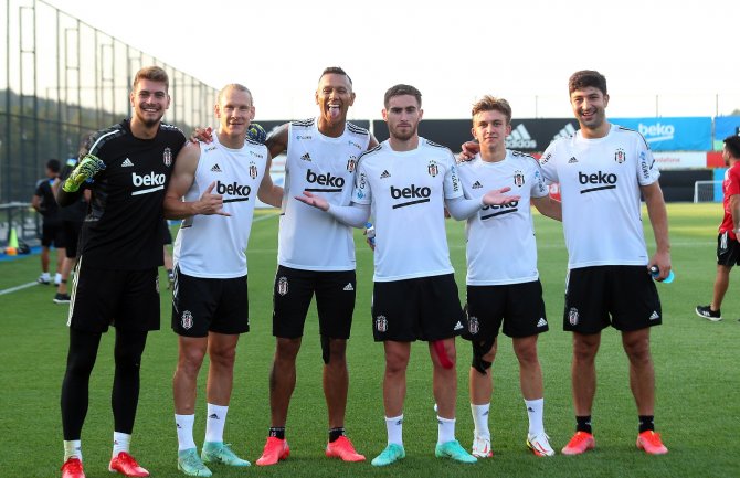 Beşiktaş, Kondisyon Ve Taktik Çalıştı