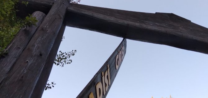 Küre Dağları Milli Parkı Girişindeki Ahşap Levha Tehlike Saçıyor
