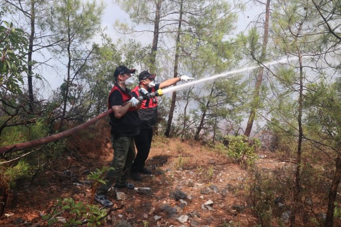 Emniyet Genel Müdürlüğü Birlikleri Orman Yangınlarıyla Mücadelede Ekiplere Destek Veriyor