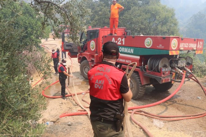 Emniyet Genel Müdürlüğü Birlikleri Orman Yangınlarıyla Mücadelede Ekiplere Destek Veriyor