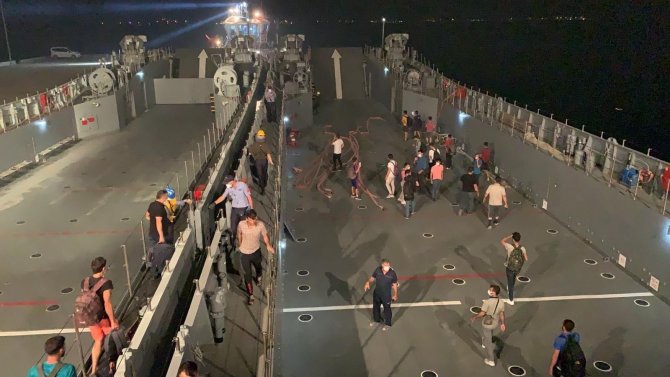 Milli Savunma Bakanlığı:deniz Kuvvetleri Komutanlığımıza Ait Çıkarma Gemilerimizle Tahliye Başladı