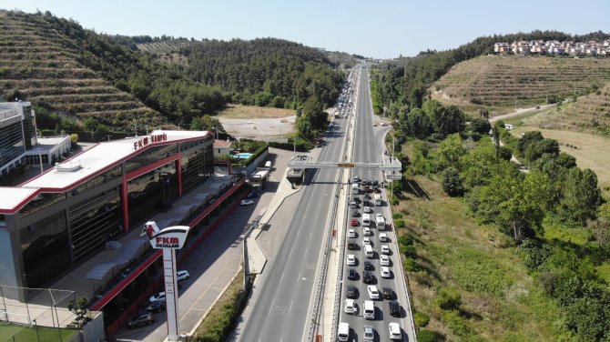 Bursa’da Orman Yangınına Tedbir İçin Ana Yolu Trafiğe Kapatıp Tellere Bakım Yaptılar