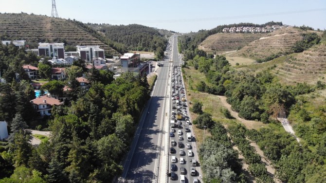 Bursa’da Orman Yangınına Tedbir İçin Ana Yolu Trafiğe Kapatıp Tellere Bakım Yaptılar