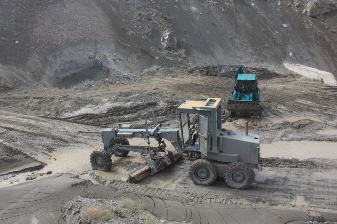 Erzincan’da Sel Sonrası Kapanan Köy Yolu Ulaşıma Açılıyor
