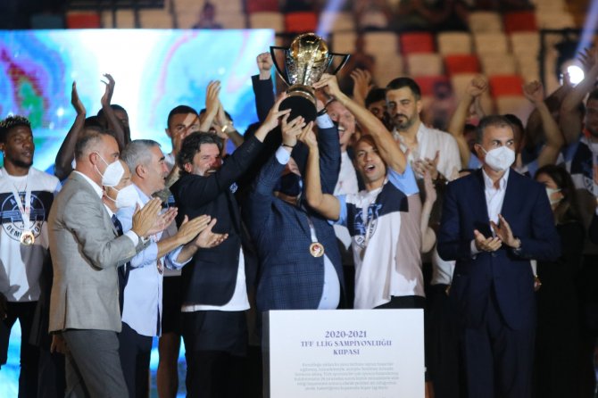 Adana Demirspor’un Kupa Töreni Gerçekleştirdi