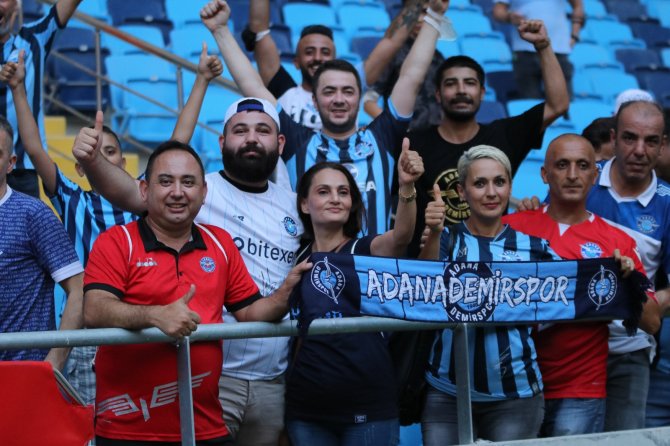 Adana Demirspor’un Kupa Töreni Gerçekleştirdi