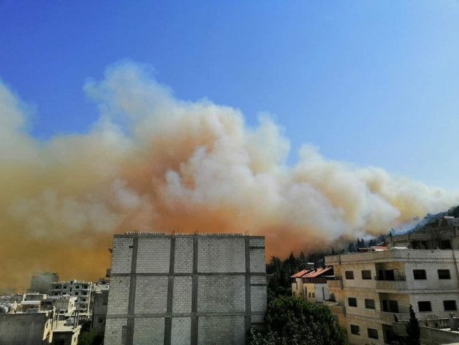 Suriye’deki Orman Yangını Yerleşim Bölgelerine Yaklaştı