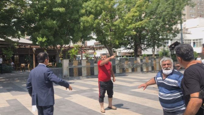 Simit Tezgahı Elinden Alınınca Kendini Yakmaya Kalkıştı