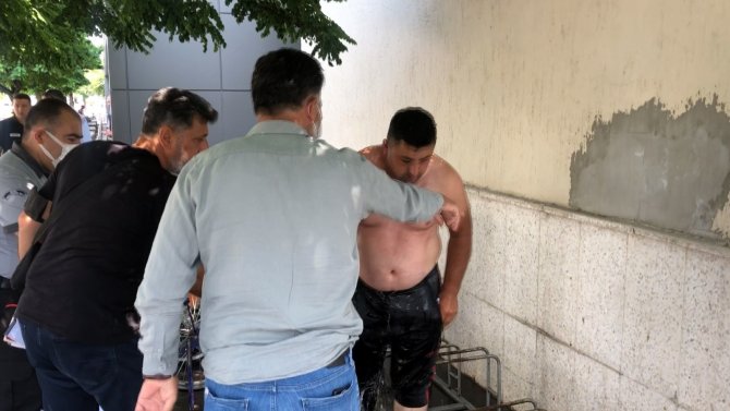 Simit Tezgahı Elinden Alınınca Kendini Yakmaya Kalkıştı