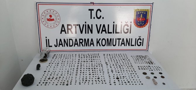 Artvin’de Jandarma Ekipleri 690 Adet Sikke Ele Geçirdi