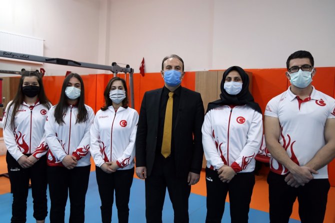 Gümüşhaneli Sporcular Dünyanın Bileğini Büküyorlar
