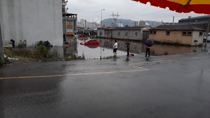 Ereğli’de Sağanak Nedeniyle Pazaryeri Sular Altında Kaldı