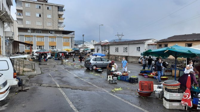 Ereğli’de Sağanak Nedeniyle Pazaryeri Sular Altında Kaldı