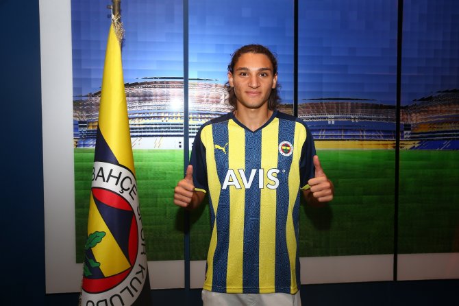 Fenerbahçe’den 17 Yaşındaki Emir’e 3 Yıllık Sözleşme