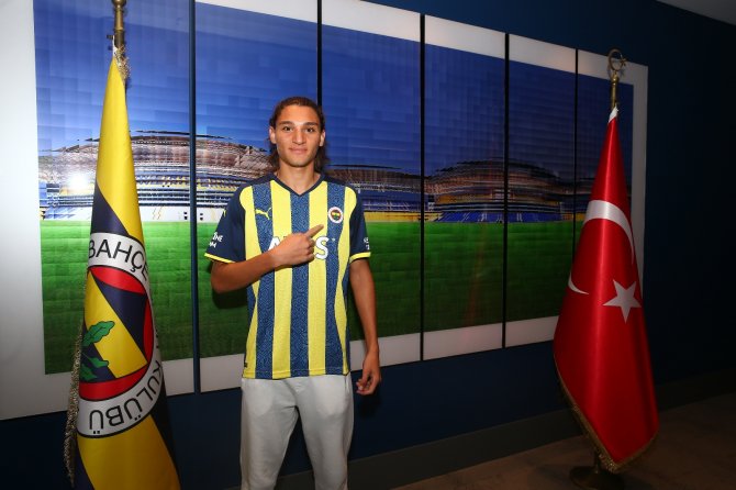 Fenerbahçe’den 17 Yaşındaki Emir’e 3 Yıllık Sözleşme