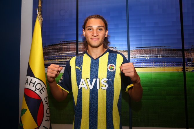 Fenerbahçe’den 17 Yaşındaki Emir’e 3 Yıllık Sözleşme