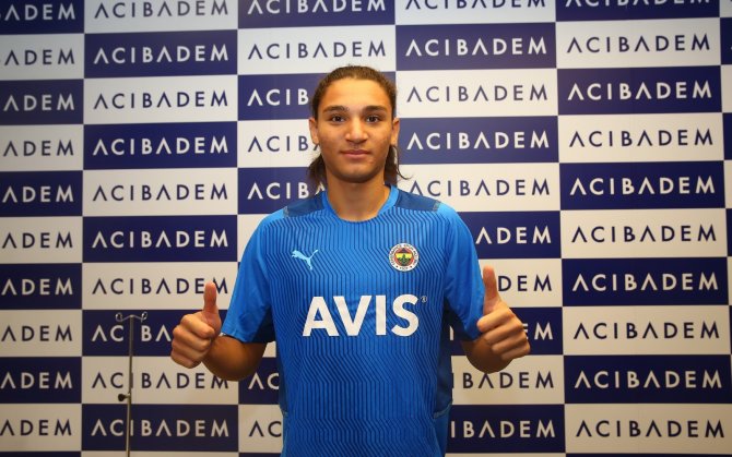 Fenerbahçe’den 17 Yaşındaki Emir’e 3 Yıllık Sözleşme