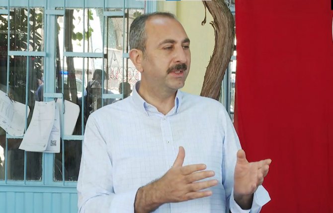 Adalet Bakanı Gül: “Yanan Alanlara Tek Bir Çivi Çakılmasına İzin Vermeyeceğiz”
