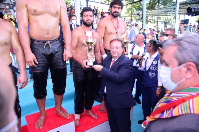 Kurtdere’de Başpehlivan Ali Gürbüz Oldu