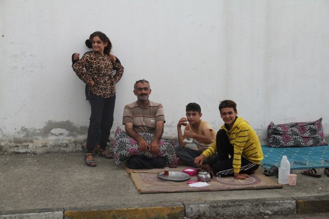 Hem Anne, Hem Mevsimlik İşçi