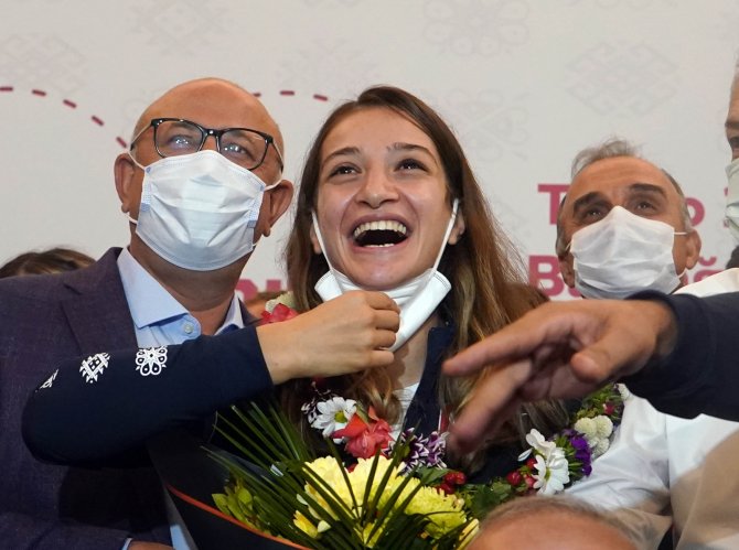 Olimpiyat Kafilesi, Yurda Döndü