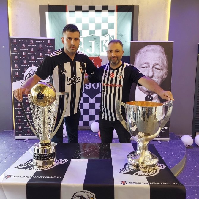 Beşiktaş’ın Çifte Kupası Salihli’de Sergilendi