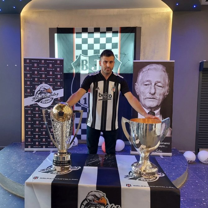 Beşiktaş’ın Çifte Kupası Salihli’de Sergilendi