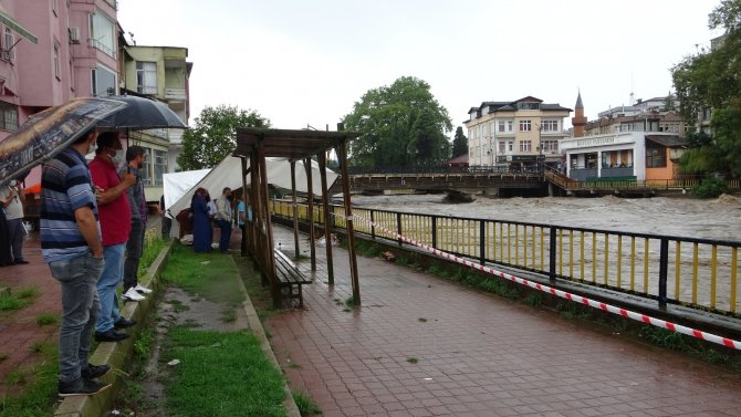 Terme Çayı’nın Debisi Yükseliyor, İlçede Sel Anonsları Yapılamaya Başlandı